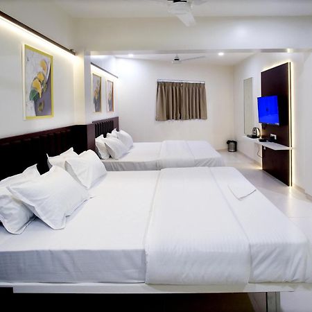 Hotel Haldi Nászik Kültér fotó