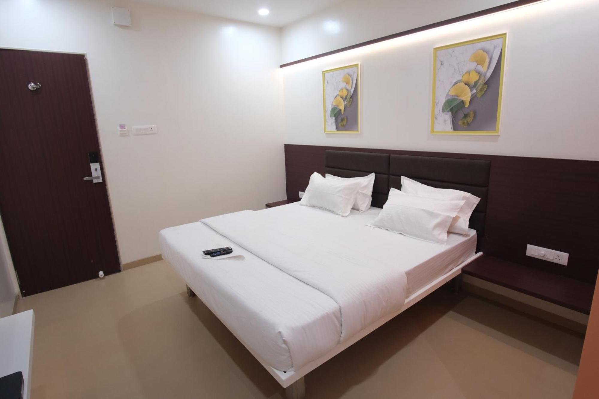 Hotel Haldi Nászik Kültér fotó