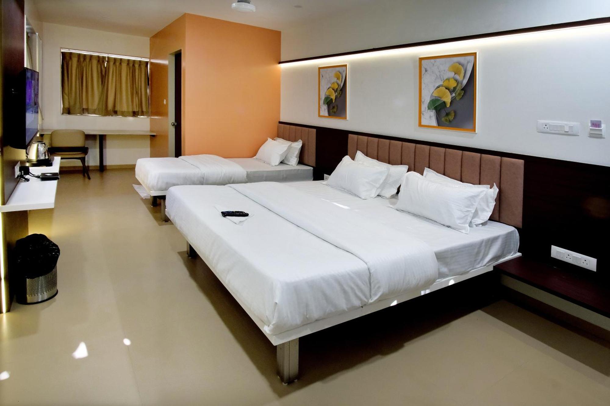 Hotel Haldi Nászik Kültér fotó